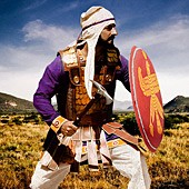 Ardeshir Radpour est un iranien d&rsquo;origine vivant aux USA,  passionné de chevaux, d&rsquo;histoire, d&rsquo;histoire militaire, d&rsquo;art et d&rsquo;arts martiaux, son site regorge de photos originales.
le site www.radpour.com est une vraie mine d&rsquo;or ! Des dizaines de photos (et quelques vidéos) sur les guerriers perses (mais pas qu&rsquo;eux) de diverses périodes de l&rsquo;histoire.

