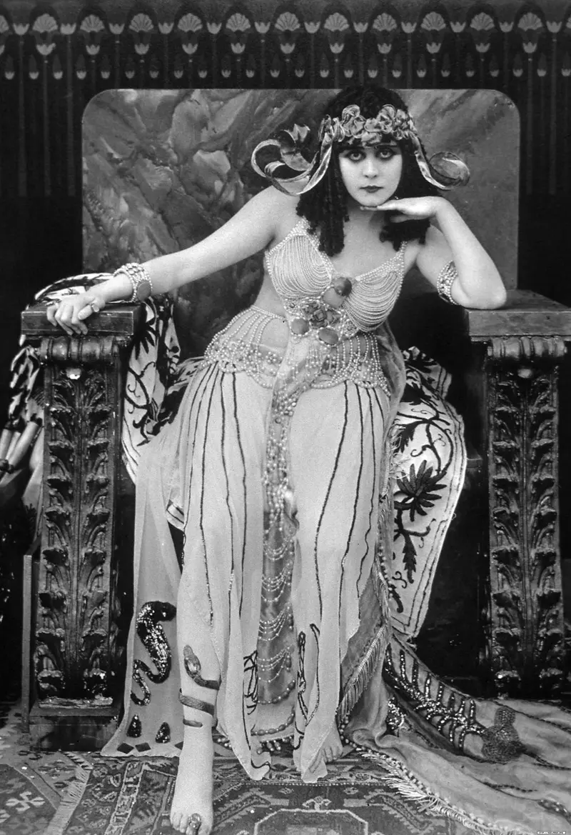 Theda Bara – et Hollywood inventa la vamp