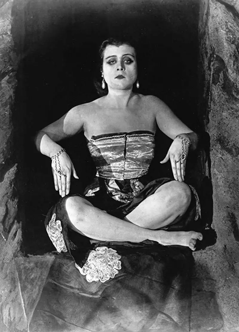 Theda Bara – et Hollywood inventa la vamp