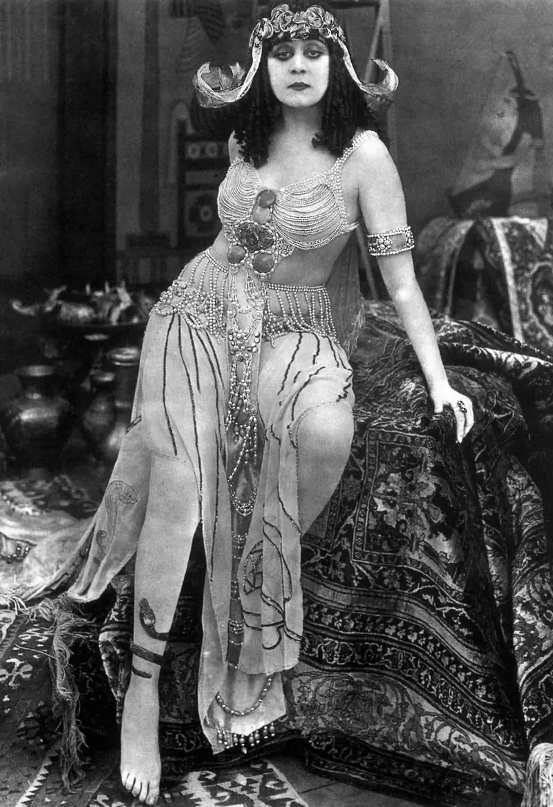 Theda Bara – et Hollywood inventa la vamp