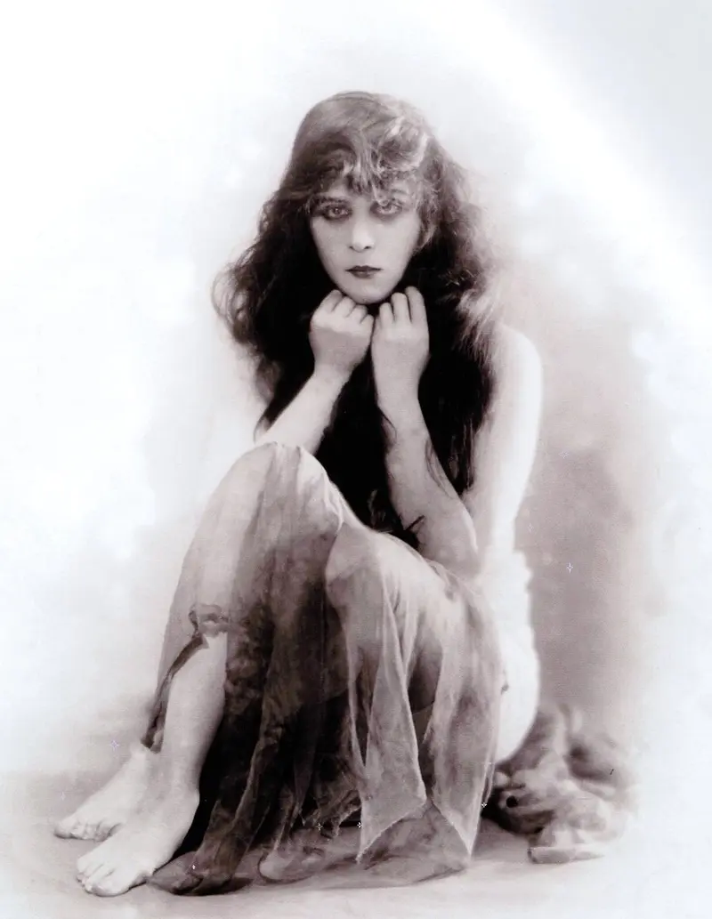 Theda Bara – et Hollywood inventa la vamp