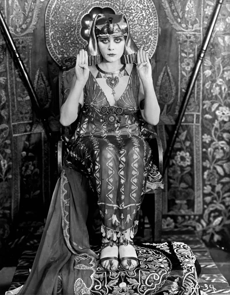 Theda Bara – et Hollywood inventa la vamp