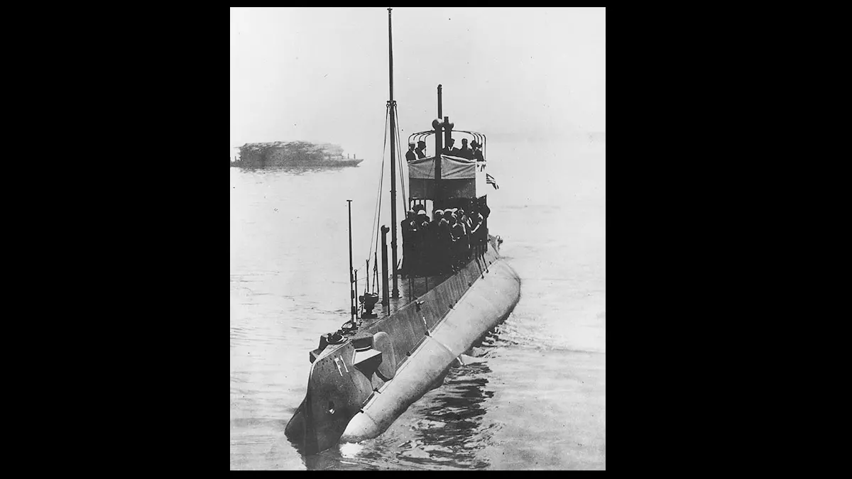 USS F 1