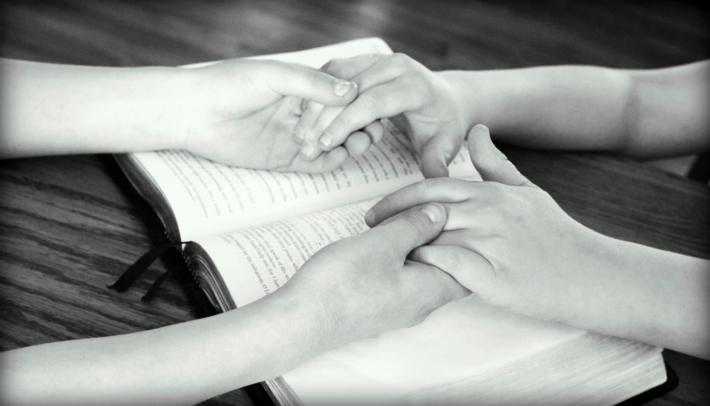 Free praying together image